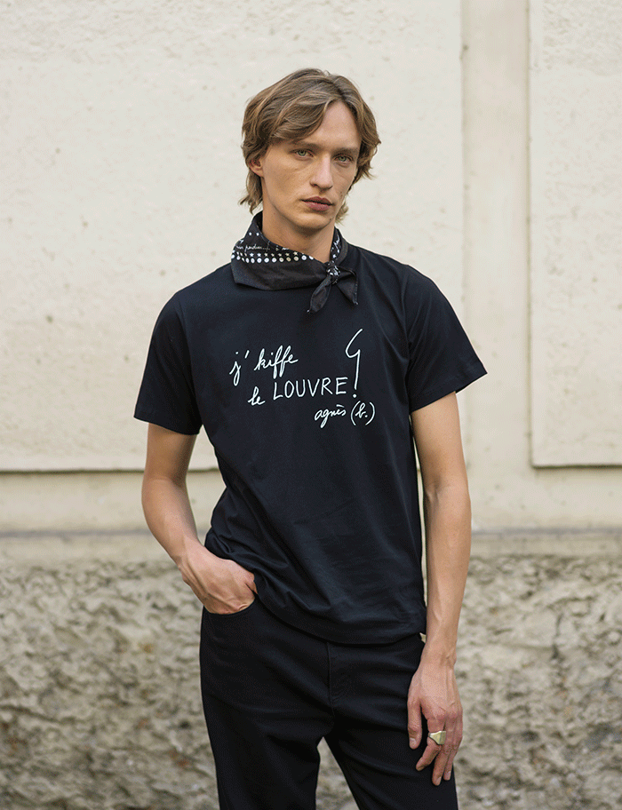 black cotton t-shirt with &ldquo;j'kiffe le Louvre&rdquo; screen print