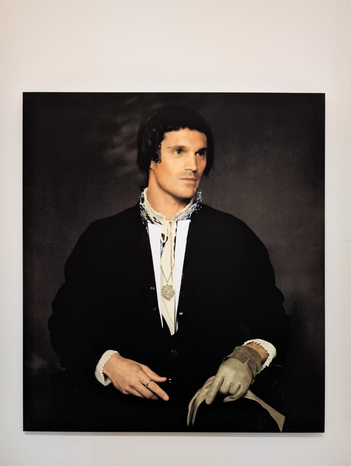 Agn&egrave;s' &ldquo;L'homme au gant&rdquo; on show at Centre Pompidou Metz.