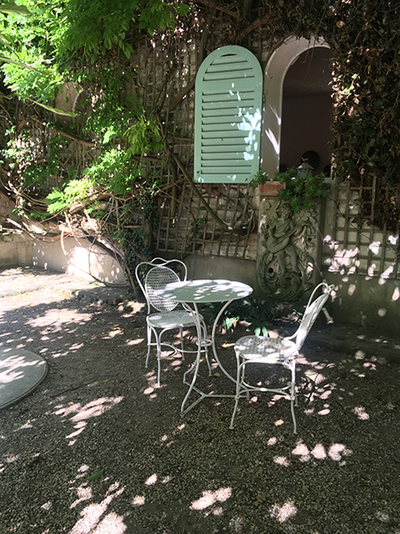 Un dimanche &agrave; la maison pr&egrave;s du village